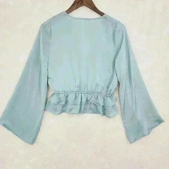 Sadie & Sage Wrap Long Flare Sleeve Crop Chiffon Top Size M. 9552P - Picture 2 of 8